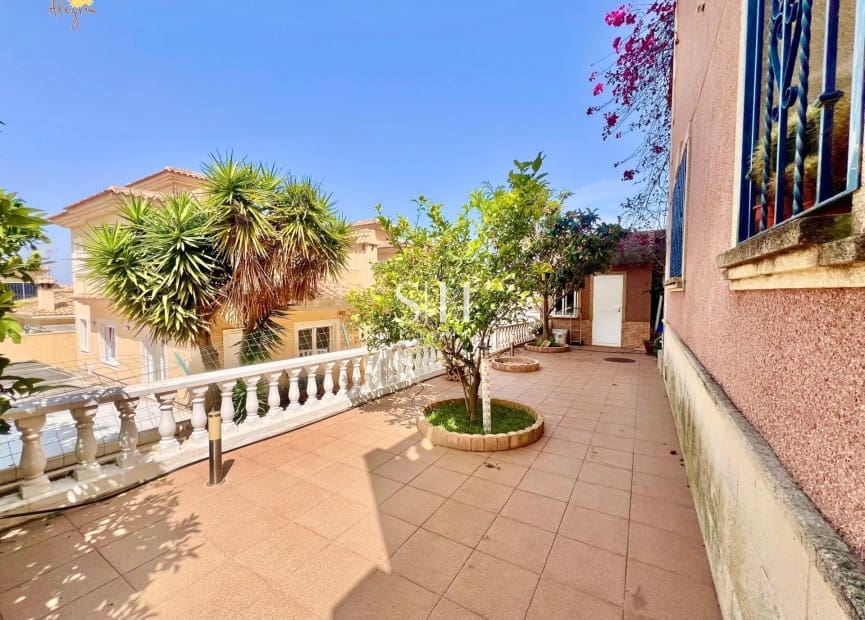 3 bedroom Villa for sale in Torrevieja with pool garage - € 490,000 (Ref: 10021600)