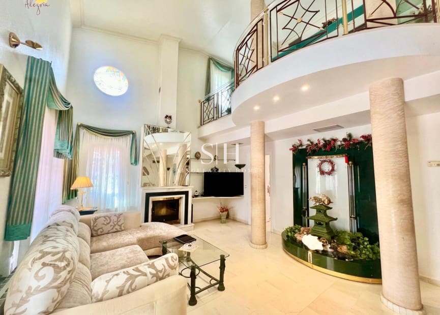 3 bedroom Villa for sale in Torrevieja with pool garage - € 490,000 (Ref: 10021600)