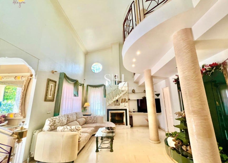 3 bedroom Villa for sale in Torrevieja with pool garage - € 490,000 (Ref: 10021600)