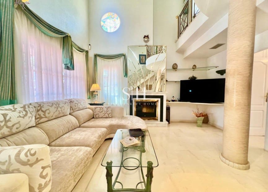 3 bedroom Villa for sale in Torrevieja with pool garage - € 490,000 (Ref: 10021600)