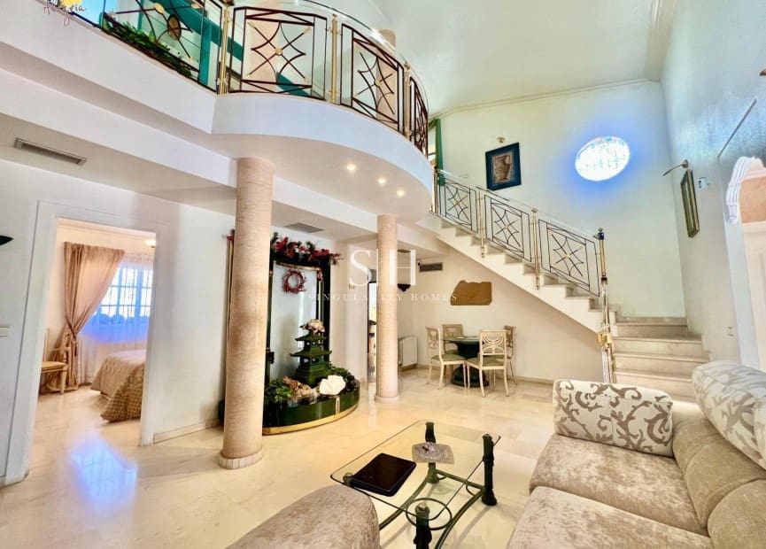 3 bedroom Villa for sale in Torrevieja with pool garage - € 490,000 (Ref: 10021600)