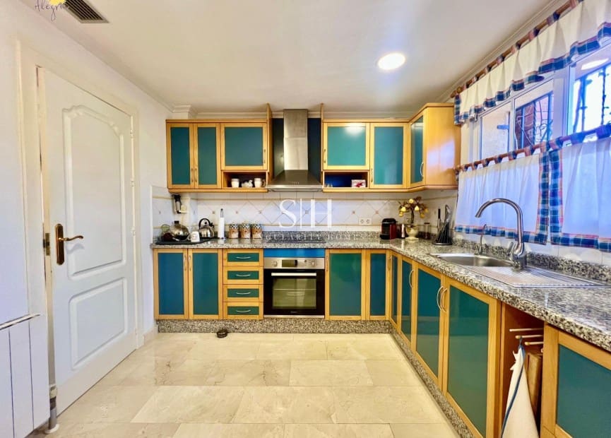 3 bedroom Villa for sale in Torrevieja with pool garage - € 490,000 (Ref: 10021600)