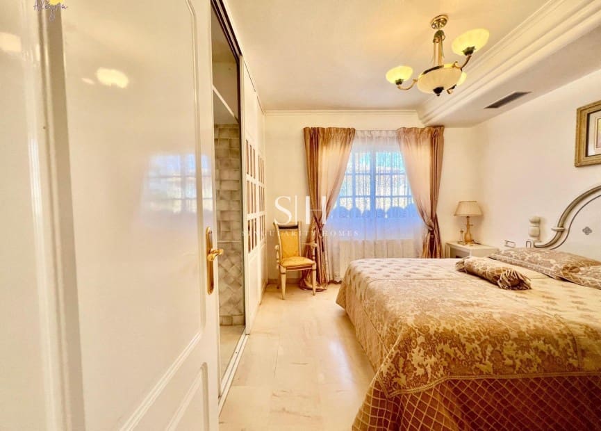 3 bedroom Villa for sale in Torrevieja with pool garage - € 490,000 (Ref: 10021600)