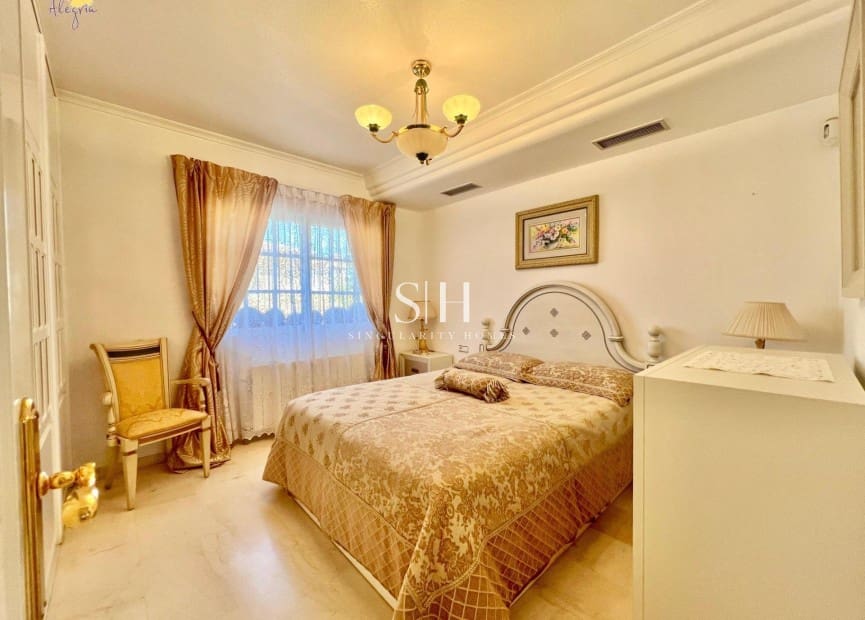 3 bedroom Villa for sale in Torrevieja with pool garage - € 490,000 (Ref: 10021600)