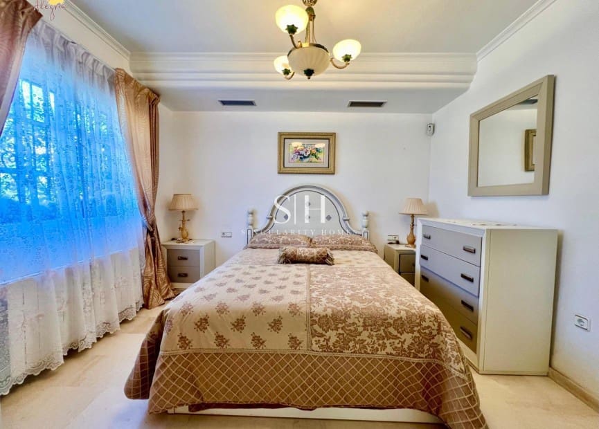 3 bedroom Villa for sale in Torrevieja with pool garage - € 490,000 (Ref: 10021600)