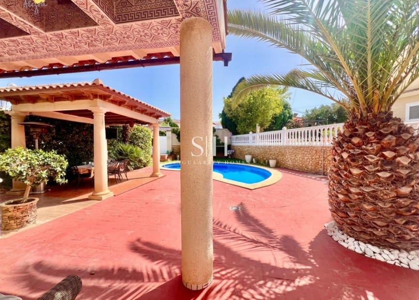 3 bedroom Villa for sale in Torrevieja with pool garage - € 490,000 (Ref: 10021600)