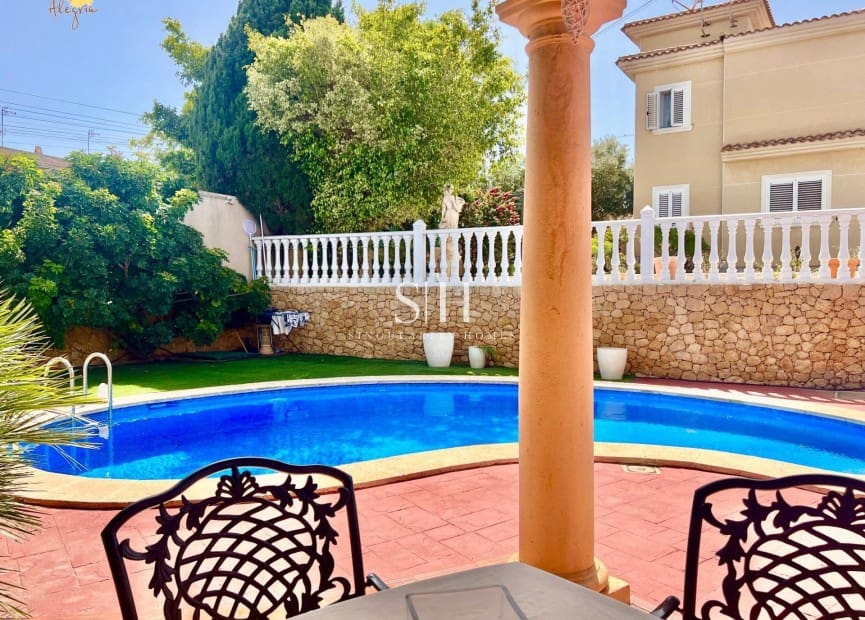 3 bedroom Villa for sale in Torrevieja with pool garage - € 490,000 (Ref: 10021600)