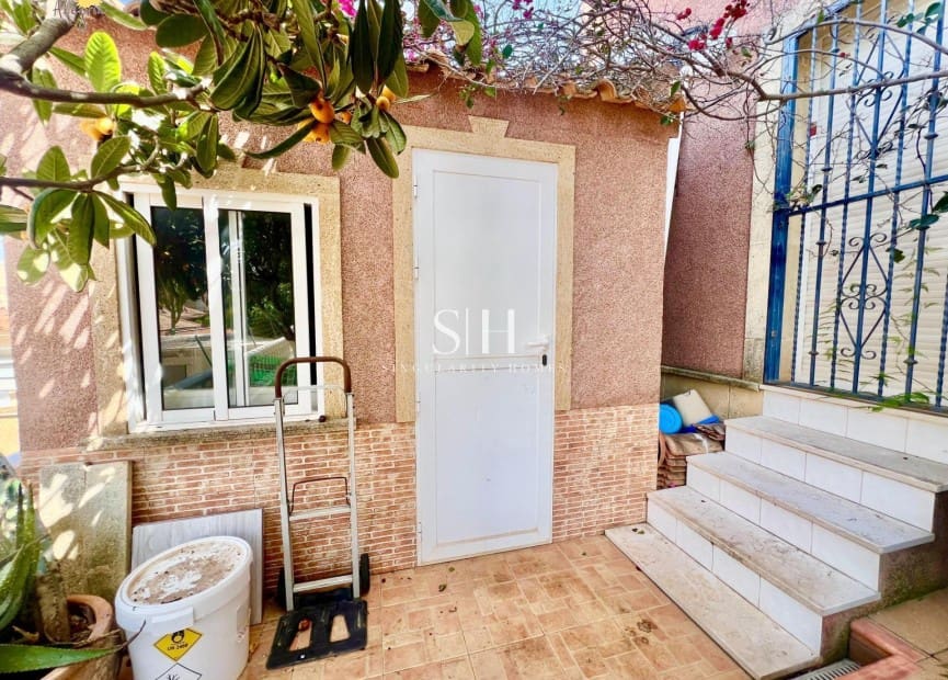 3 bedroom Villa for sale in Torrevieja with pool garage - € 490,000 (Ref: 10021600)