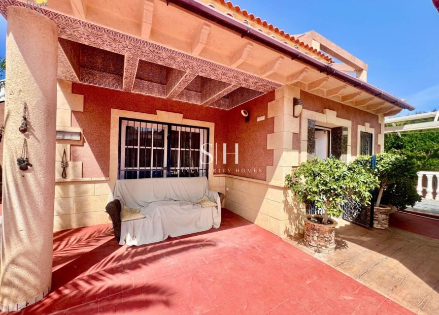 3 bedroom Villa for sale in Torrevieja with pool garage - € 490,000 (Ref: 10021600)