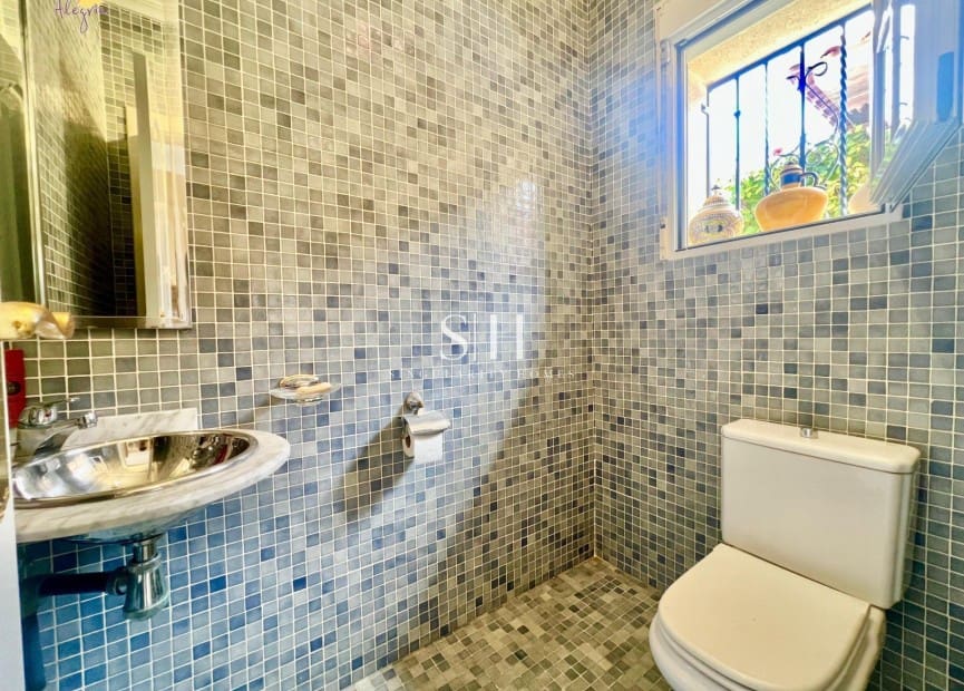 3 bedroom Villa for sale in Torrevieja with pool garage - € 490,000 (Ref: 10021600)