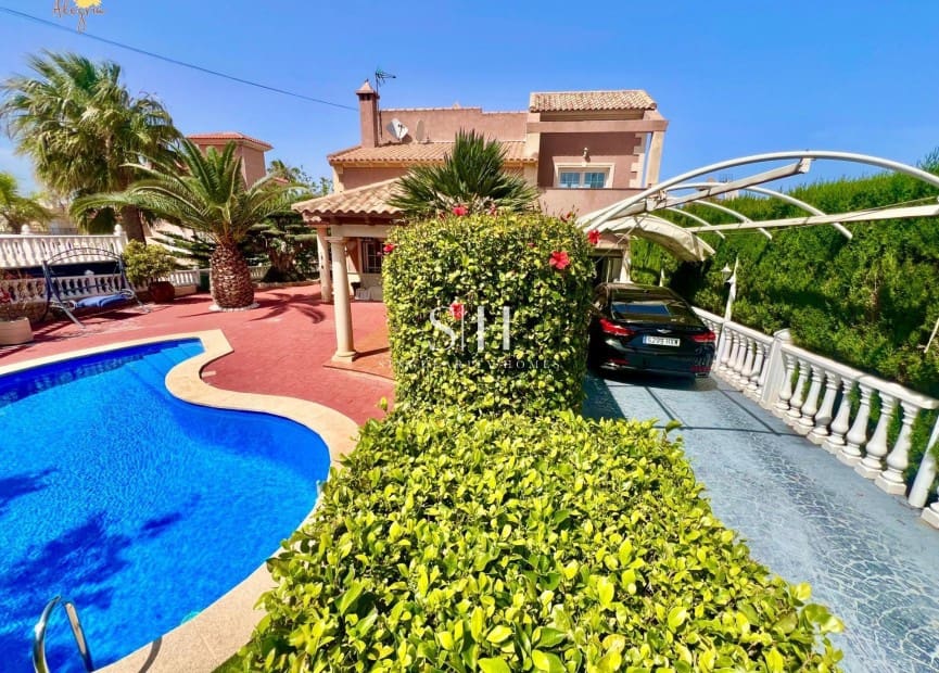 3 bedroom Villa for sale in Torrevieja with pool garage - € 490,000 (Ref: 10021600)