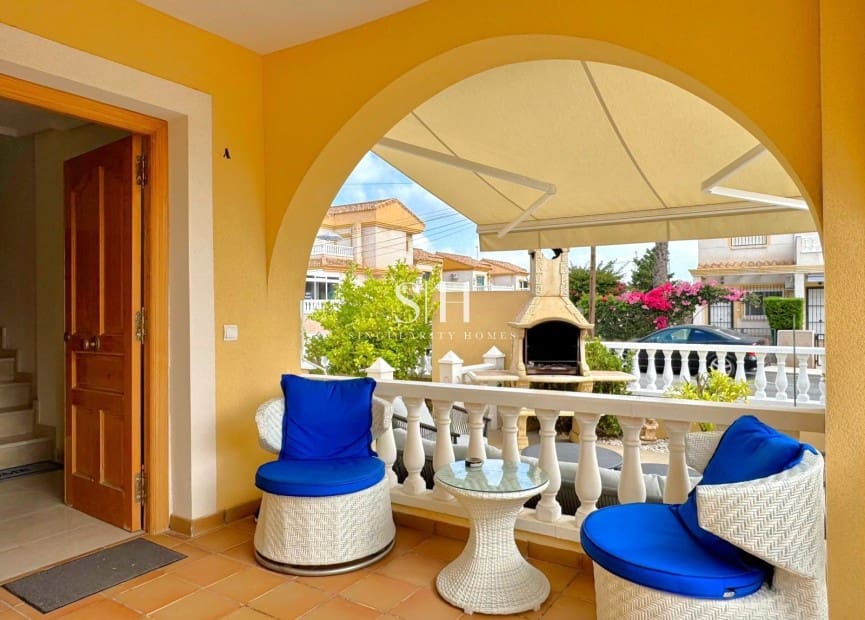 3 soveværelse Villa til salg i Villamartin med swimmingpool garage - € 339.000 (Ref: 10021603)
