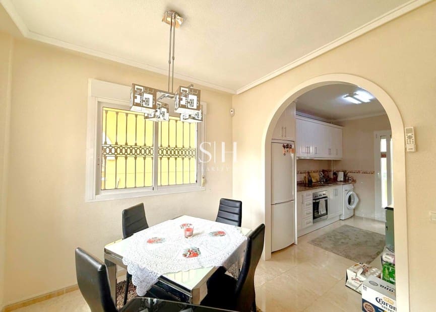 3 soveværelse Villa til salg i Villamartin med swimmingpool garage - € 339.000 (Ref: 10021603)