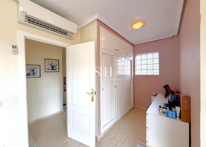 3 soveværelse Villa til salg i Villamartin med swimmingpool garage - € 339.000 (Ref: 10021603)