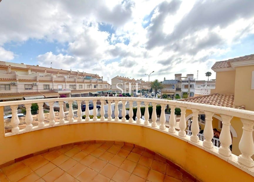 3 soveværelse Villa til salg i Villamartin med swimmingpool garage - € 339.000 (Ref: 10021603)