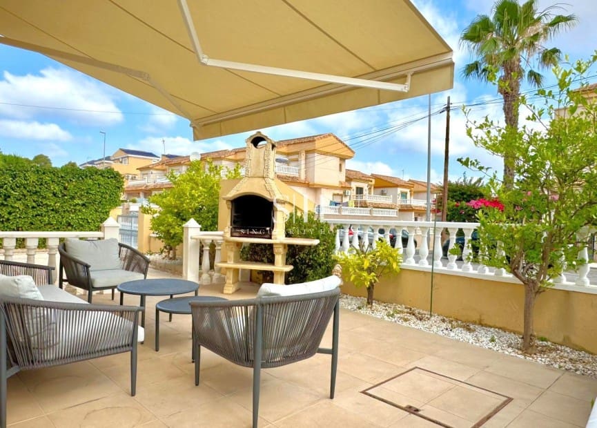 3 soveværelse Villa til salg i Villamartin med swimmingpool garage - € 339.000 (Ref: 10021603)
