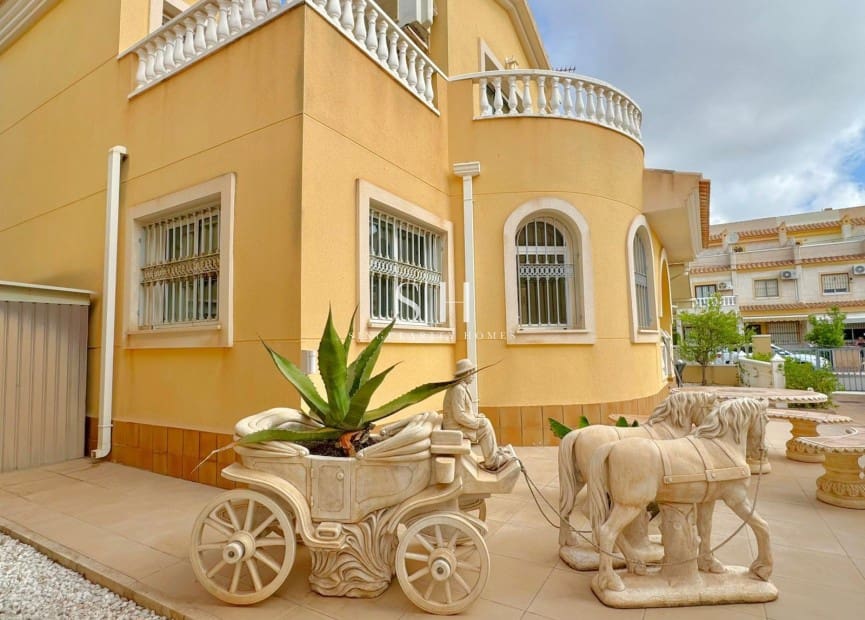 3 soveværelse Villa til salg i Villamartin med swimmingpool garage - € 339.000 (Ref: 10021603)