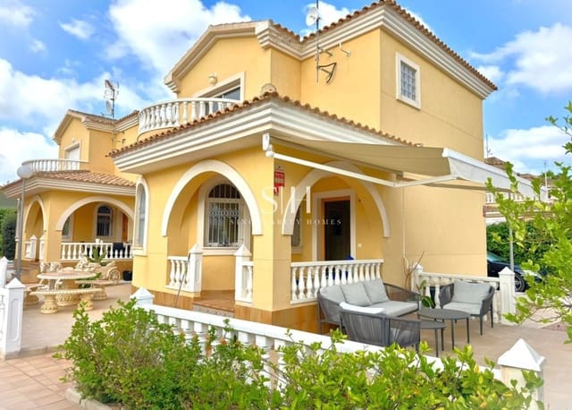 3 soveværelse Villa til salg i Villamartin, Orihuela med swimmingpool garage - € 339.000 (Ref: 10021603)