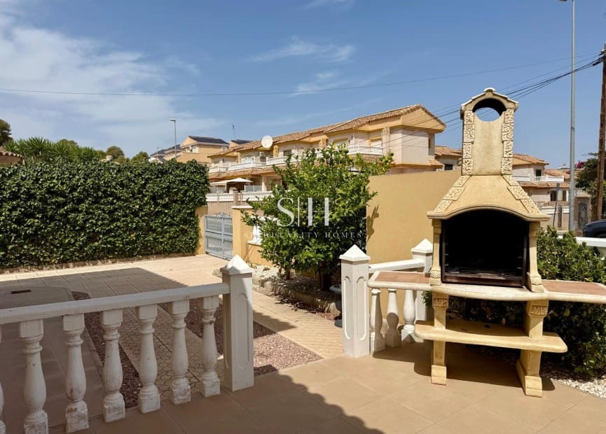 3 soveværelse Villa til salg i Villamartin med swimmingpool garage - € 339.000 (Ref: 10021603)