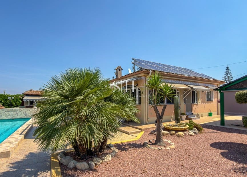 3 makuuhuone Huvila myytävänä paikassa Catral mukana uima-altaan 
autotalli - 499 500 € (Ref: 10033498)