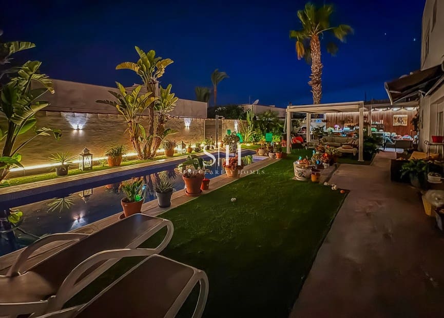 2 makuuhuone Huvila myytävänä paikassa Torrevieja mukana uima-altaan - 465 000 € (Ref: 10033500)