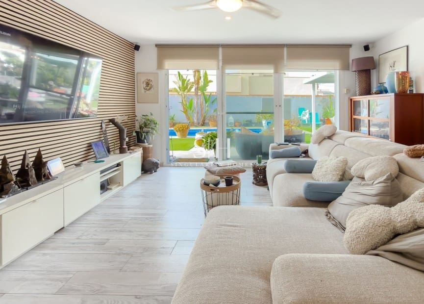 2 makuuhuone Huvila myytävänä paikassa Torrevieja mukana uima-altaan - 465 000 € (Ref: 10033500)