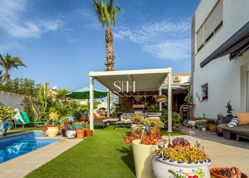 2 makuuhuone Huvila myytävänä paikassa Torrevieja mukana uima-altaan - 465 000 € (Ref: 10033500)