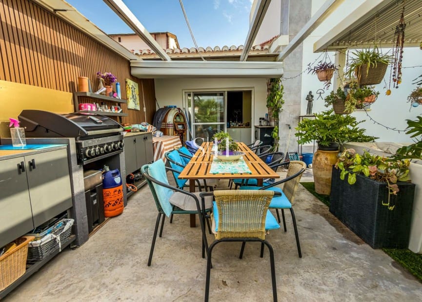 2 makuuhuone Huvila myytävänä paikassa Torrevieja mukana uima-altaan - 465 000 € (Ref: 10033500)