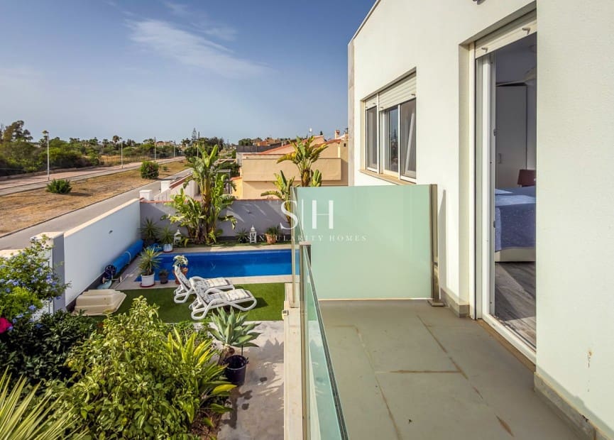 2 makuuhuone Huvila myytävänä paikassa Torrevieja mukana uima-altaan - 465 000 € (Ref: 10033500)
