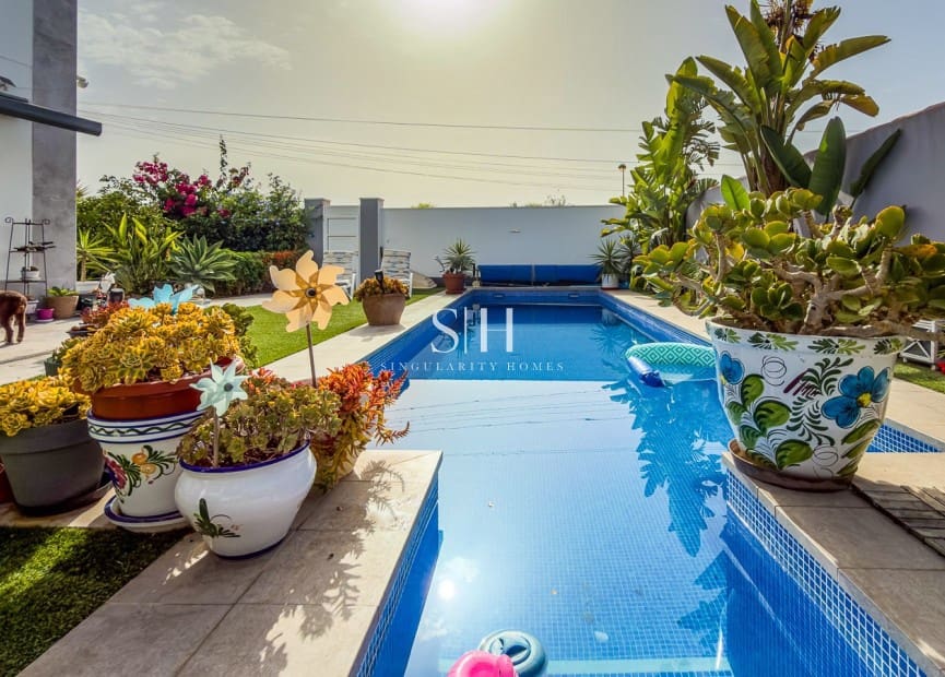 2 makuuhuone Huvila myytävänä paikassa Torrevieja mukana uima-altaan - 465 000 € (Ref: 10033500)