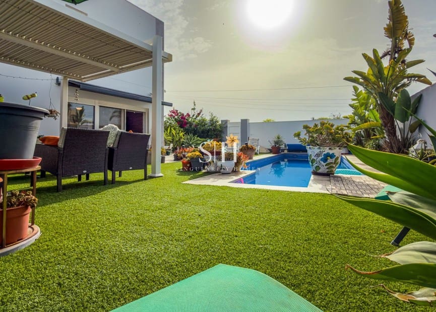 2 makuuhuone Huvila myytävänä paikassa Torrevieja mukana uima-altaan - 465 000 € (Ref: 10033500)