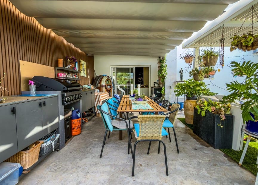 2 makuuhuone Huvila myytävänä paikassa Torrevieja mukana uima-altaan - 465 000 € (Ref: 10033500)