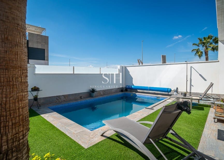 3 bedroom Villa for sale in Pilar de la Horadada with pool - € 450,000 (Ref: 10048606)