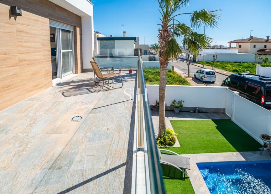 3 bedroom Villa for sale in Pilar de la Horadada with pool - € 450,000 (Ref: 10048606)