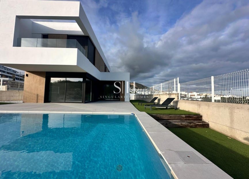 Chalet de 3 habitaciones en Finestrat en venta con piscina garaje - 850.000 € (Ref: 10048608)