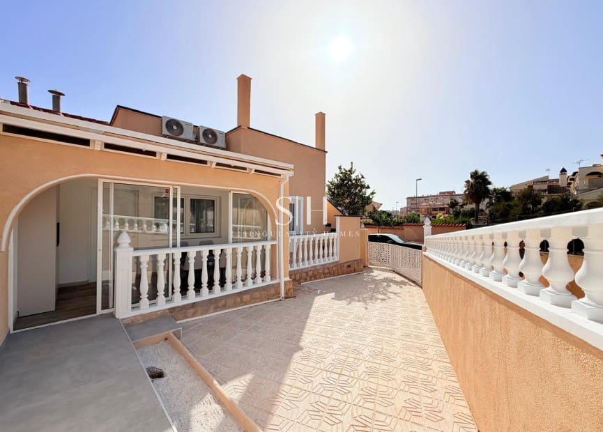 2 camera da letto Villetta a Schiera in vendita in Torrevieja con piscina garage - 249.900 € (Rif: 10048614)