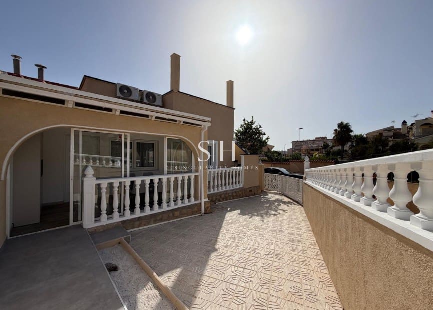 2 camera da letto Villetta a Schiera in vendita in Torrevieja con piscina garage - 249.900 € (Rif: 10048614)