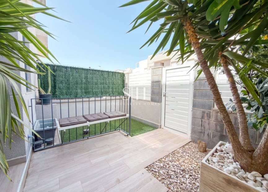 2 bedroom Townhouse for sale in Aguas Nuevas with pool - € 295,000 (Ref: 10060956)