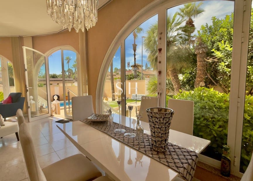 4 Zimmer Villa zu verkaufen in Dona Pepa mit Pool - 575.000 € (Ref: 10062508)
