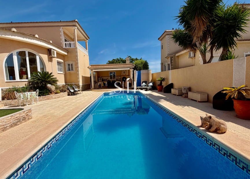 4 Zimmer Villa zu verkaufen in Dona Pepa mit Pool - 575.000 € (Ref: 10062508)