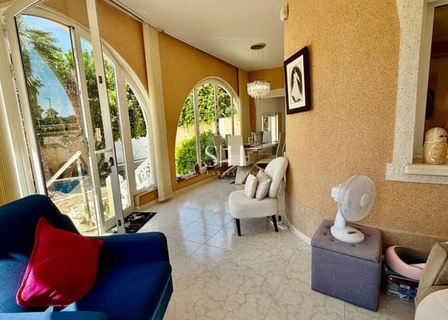 4 Zimmer Villa zu verkaufen in Doña Pepa, Rojales mit Pool - 575.000 € (Ref: 10062508)