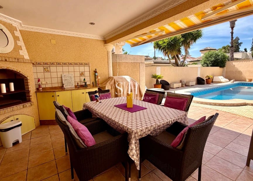 4 Zimmer Villa zu verkaufen in Dona Pepa mit Pool - 575.000 € (Ref: 10062508)
