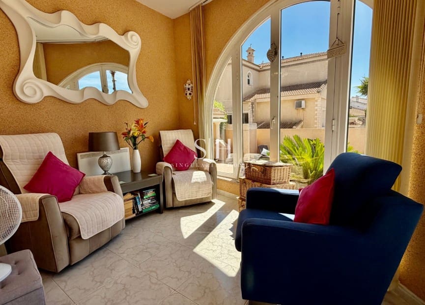 4 Zimmer Villa zu verkaufen in Dona Pepa mit Pool - 575.000 € (Ref: 10062508)