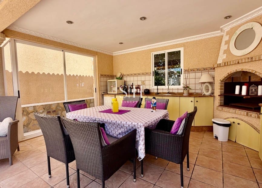 4 Zimmer Villa zu verkaufen in Dona Pepa mit Pool - 575.000 € (Ref: 10062508)