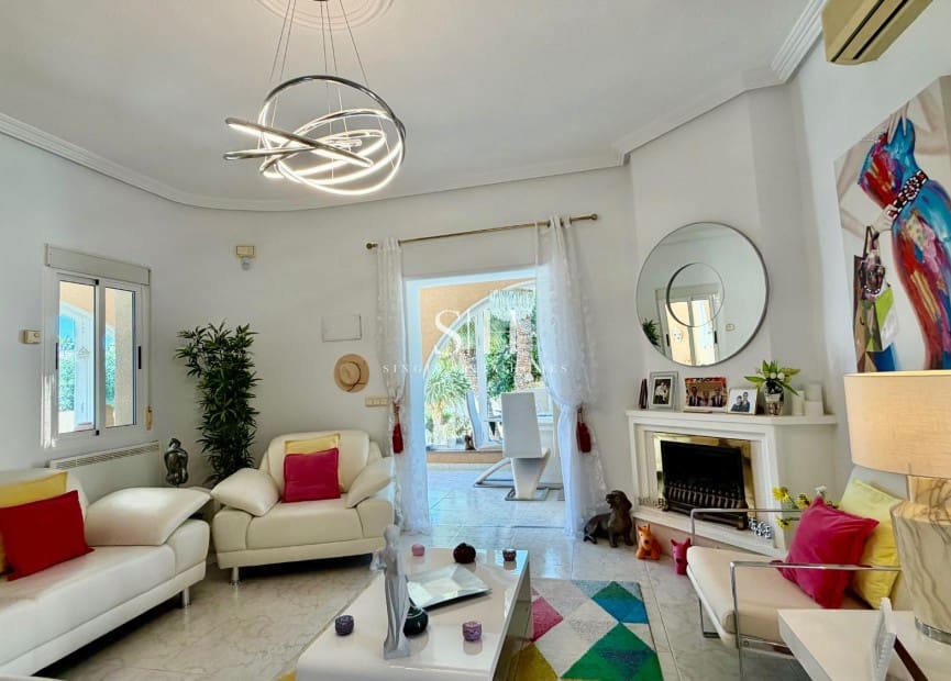 4 Zimmer Villa zu verkaufen in Dona Pepa mit Pool - 575.000 € (Ref: 10062508)