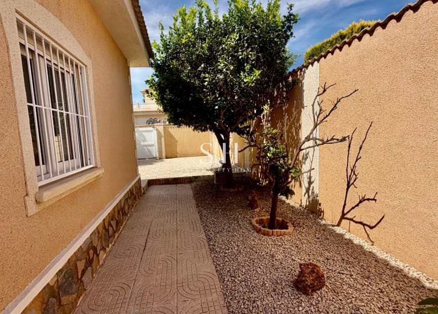 4 Zimmer Villa zu verkaufen in Dona Pepa mit Pool - 575.000 € (Ref: 10062508)