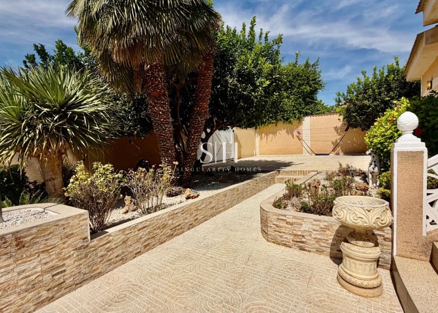 4 Zimmer Villa zu verkaufen in Dona Pepa mit Pool - 575.000 € (Ref: 10062508)
