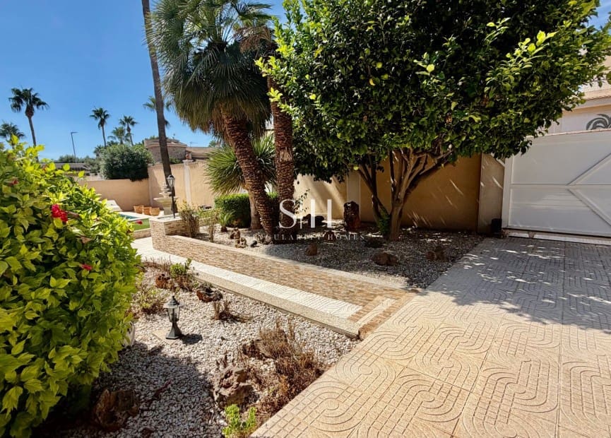 4 Zimmer Villa zu verkaufen in Dona Pepa mit Pool - 575.000 € (Ref: 10062508)