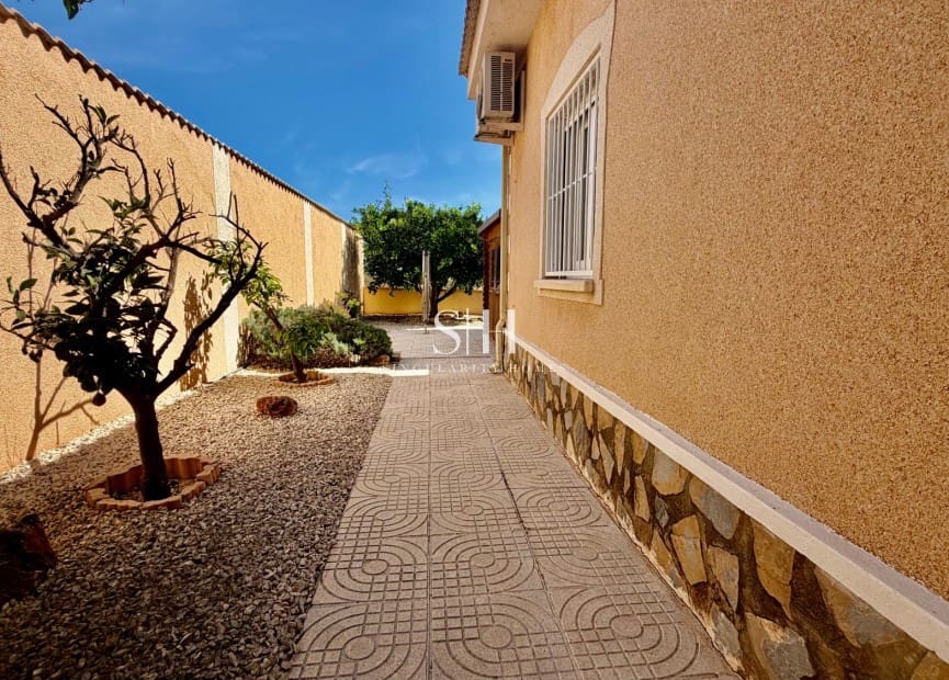 4 Zimmer Villa zu verkaufen in Dona Pepa mit Pool - 575.000 € (Ref: 10062508)