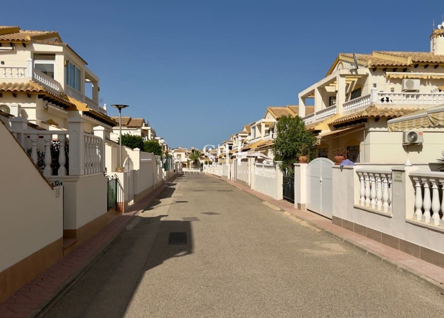 3 sypialnia Dom szeregowy na sprzedaż w La Florida z basenem garażem - 268 800 € (Ref: 10062509)